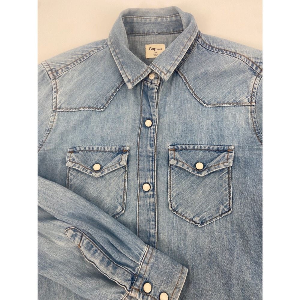 Gap 1969 Women's Light Denim Western  Beautiful Pearl Snap Blue Shirt‎ Size XS